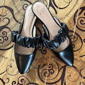 SUPER CUTE ‘a new day’ black flat slide ons